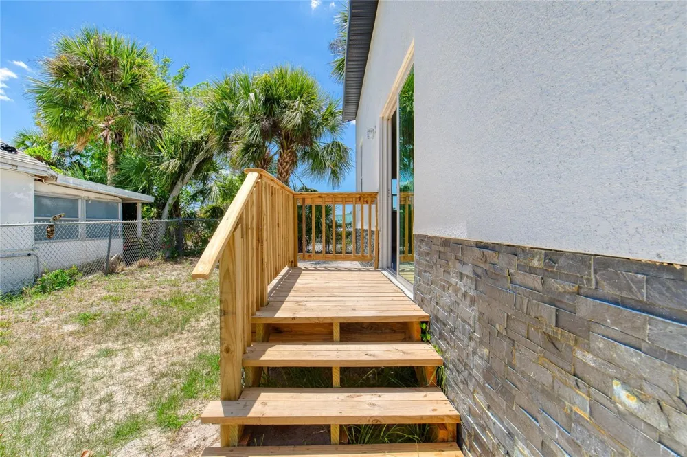 732 AVONDALE AVENUE Daytona Beach, FL 32117