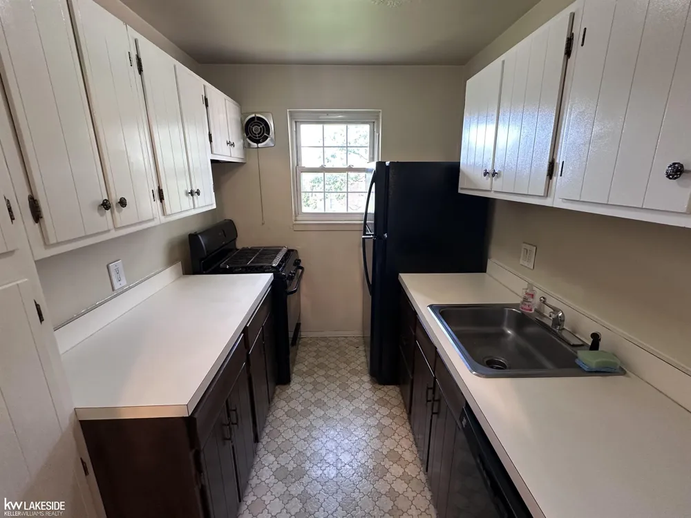 22995 Gary Lane St Clair Shores City, MI 48080