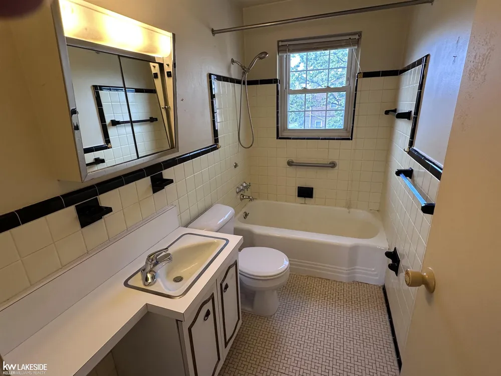 22995 Gary Lane St Clair Shores City, MI 48080
