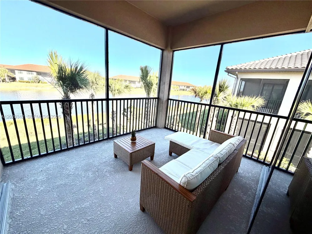 15323 Lucerna #204 Naples, FL 34114