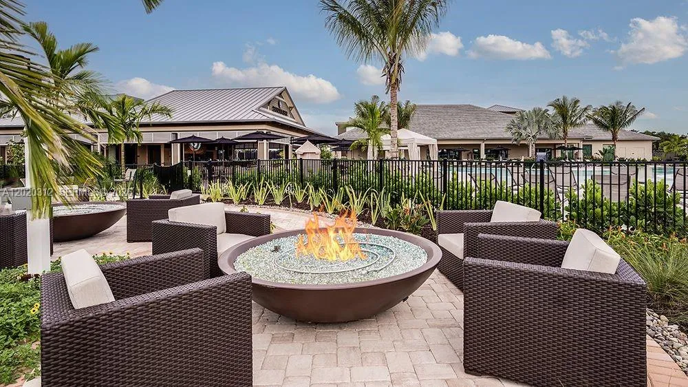 15323 Lucerna #204 Naples, FL 34114