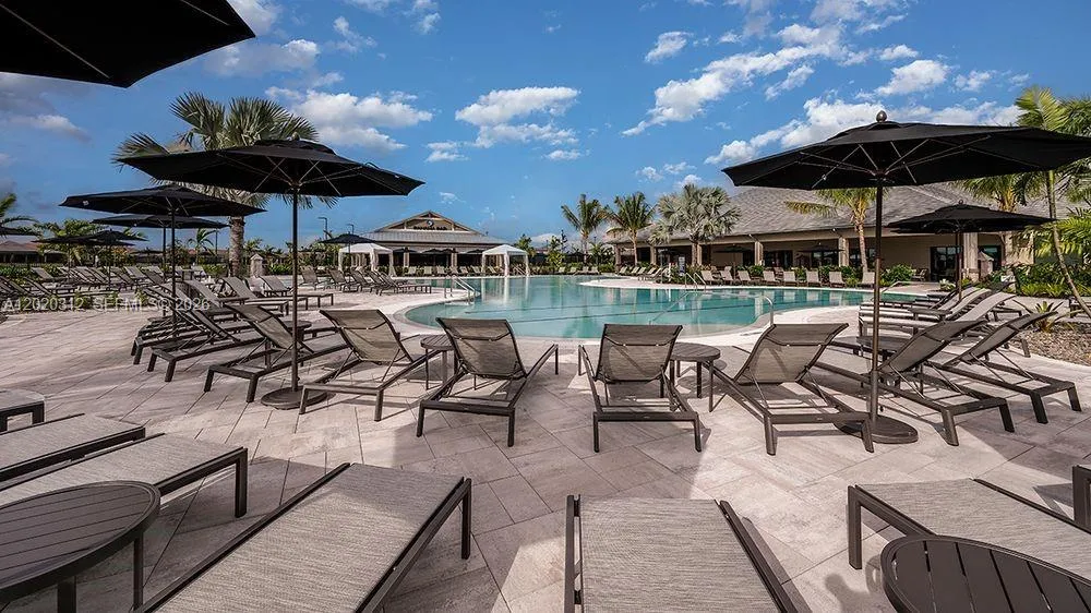 15323 Lucerna #204 Naples, FL 34114