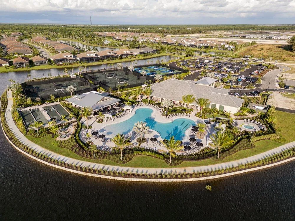 15323 Lucerna #204 Naples, FL 34114