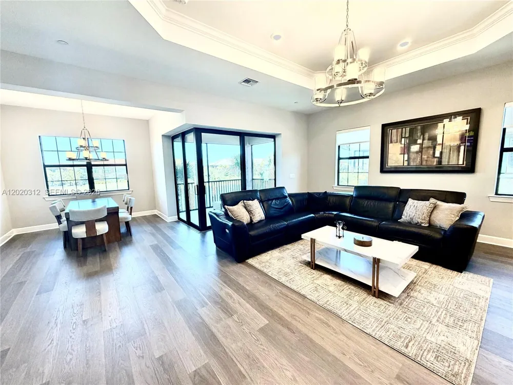 15323 Lucerna #204 Naples, FL 34114