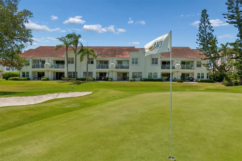 6085 BAHIA DEL MAR BOULEVARD #106 St Petersburg, FL 33715