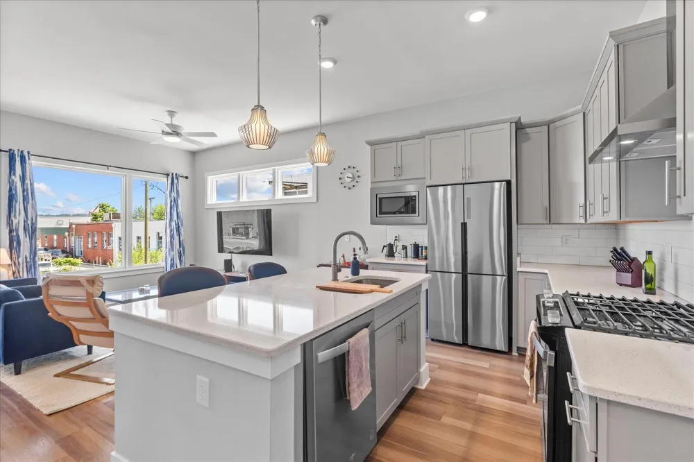 697 Burnside Place Chattanooga, TN 37408
