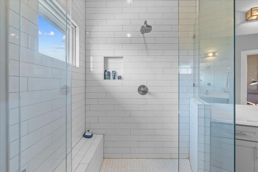 697 Burnside Place Chattanooga, TN 37408
