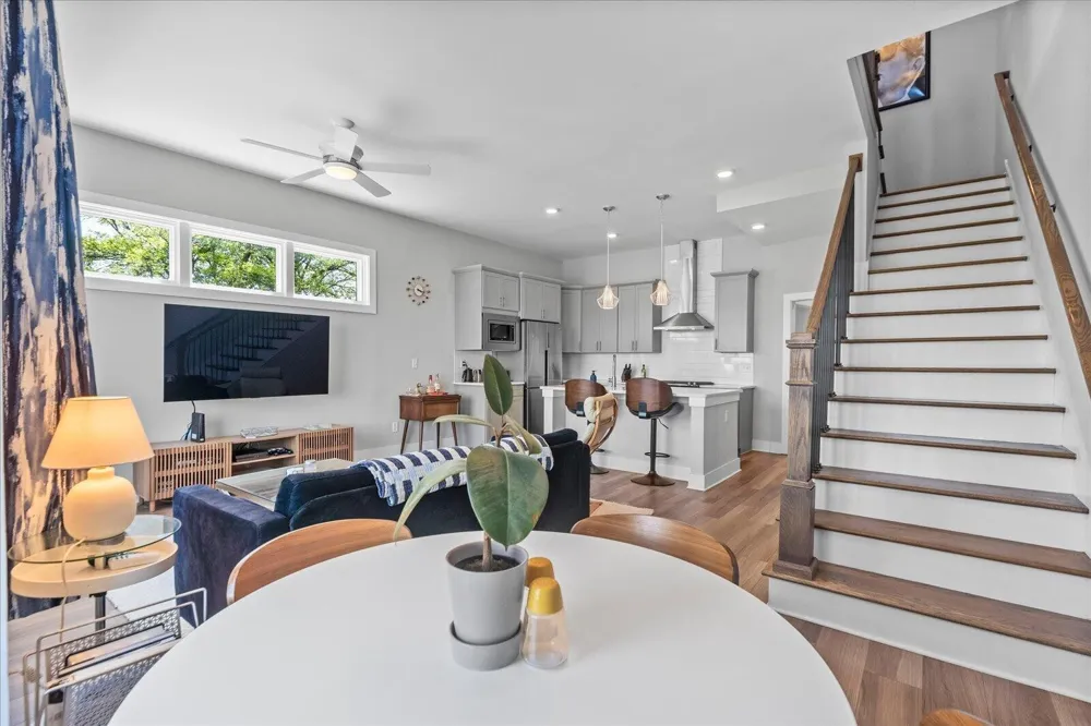 697 Burnside Place Chattanooga, TN 37408