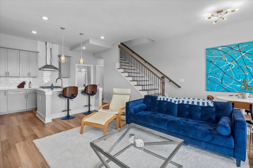 697 Burnside Place Chattanooga, TN 37408