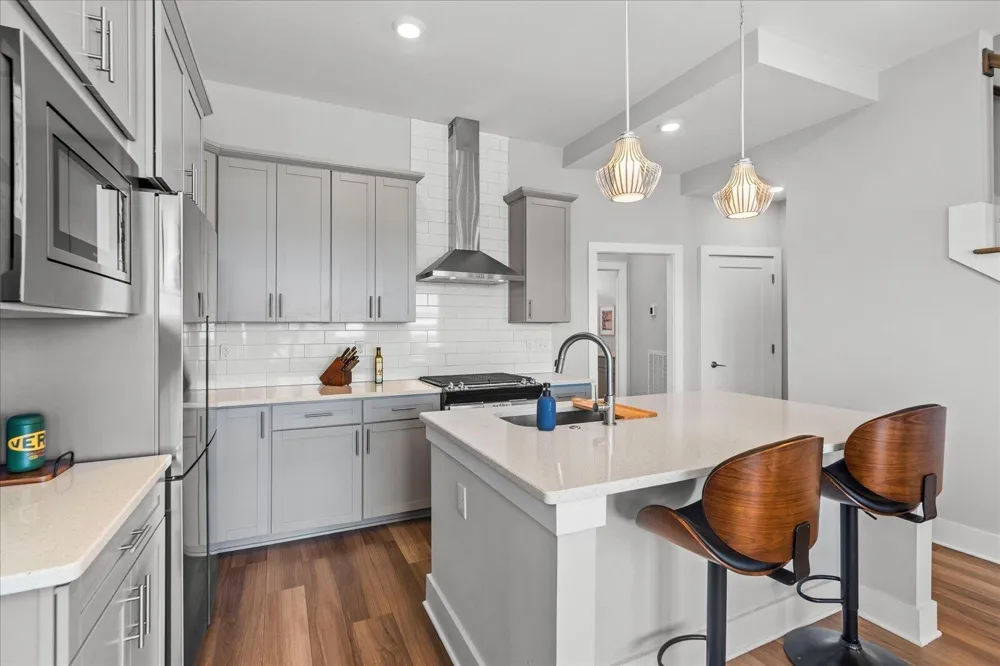 697 Burnside Place Chattanooga, TN 37408