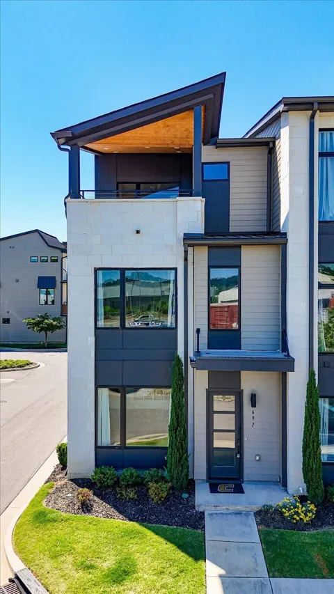 697 Burnside Place