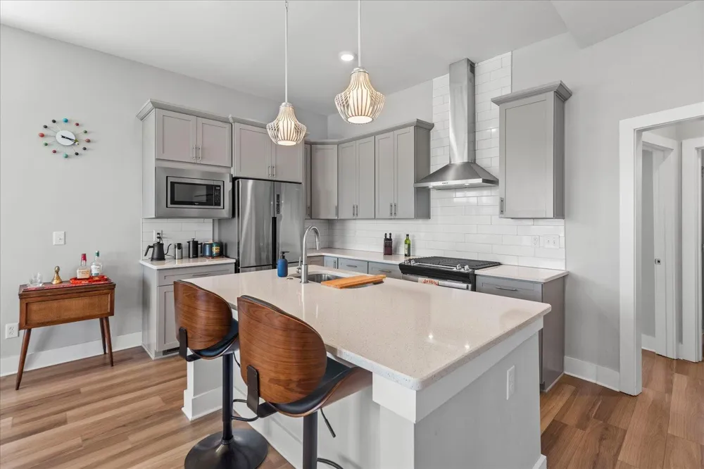 697 Burnside Place Chattanooga, TN 37408