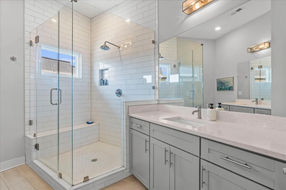 697 Burnside Place Chattanooga, TN 37408