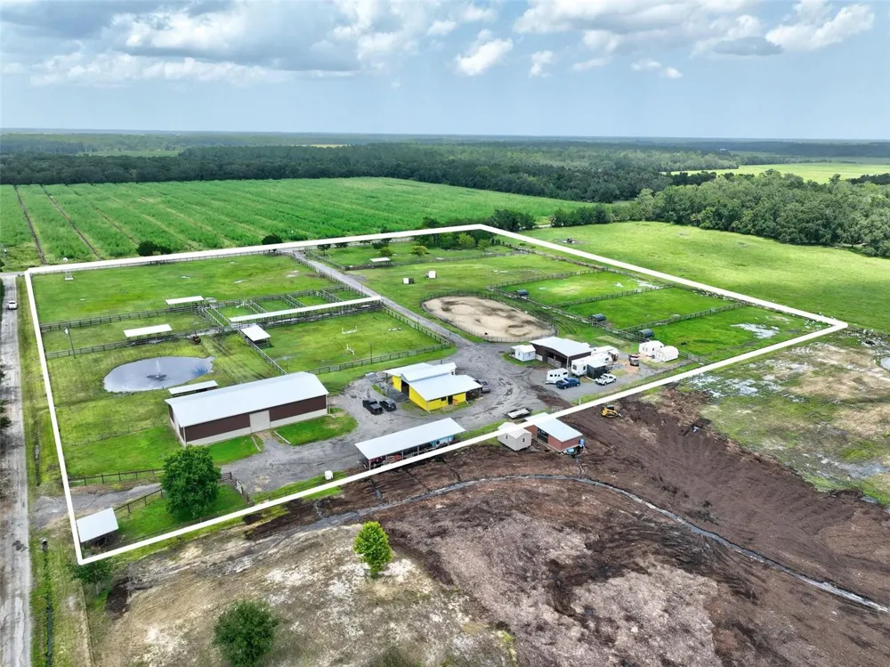 596 E COUNTY ROAD 90 Bunnell, FL 32110