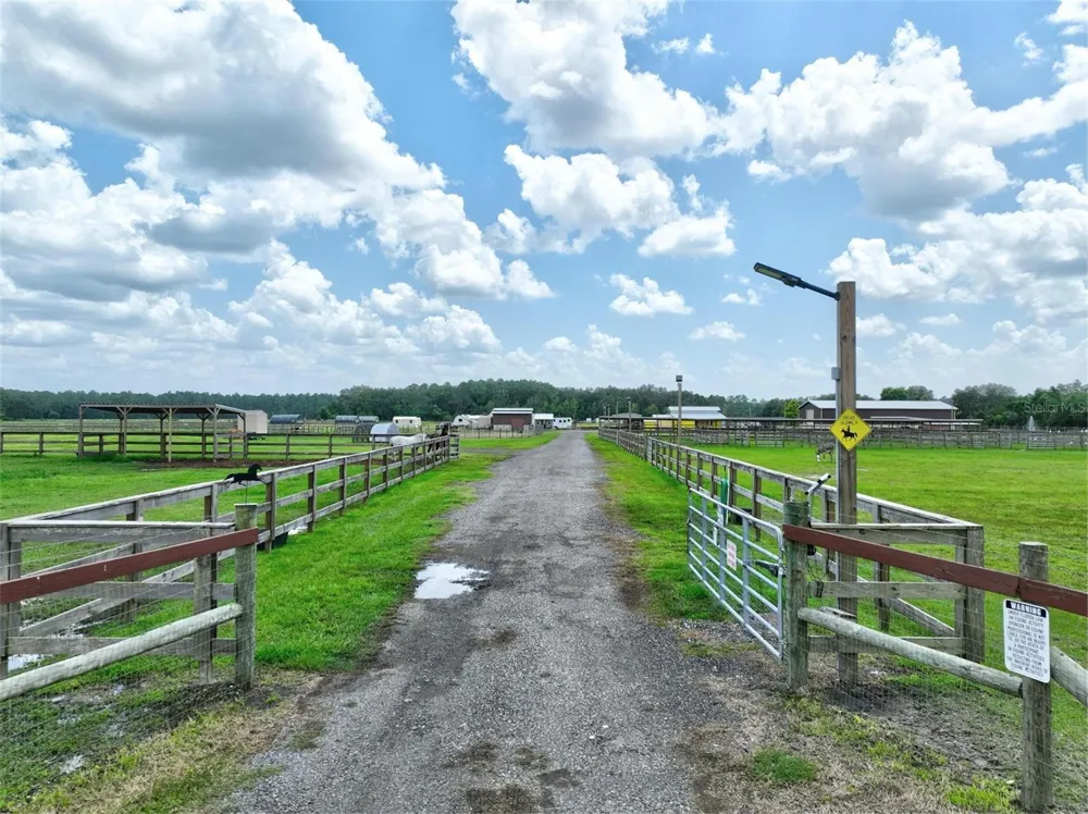 596 E COUNTY ROAD 90 Bunnell, FL 32110