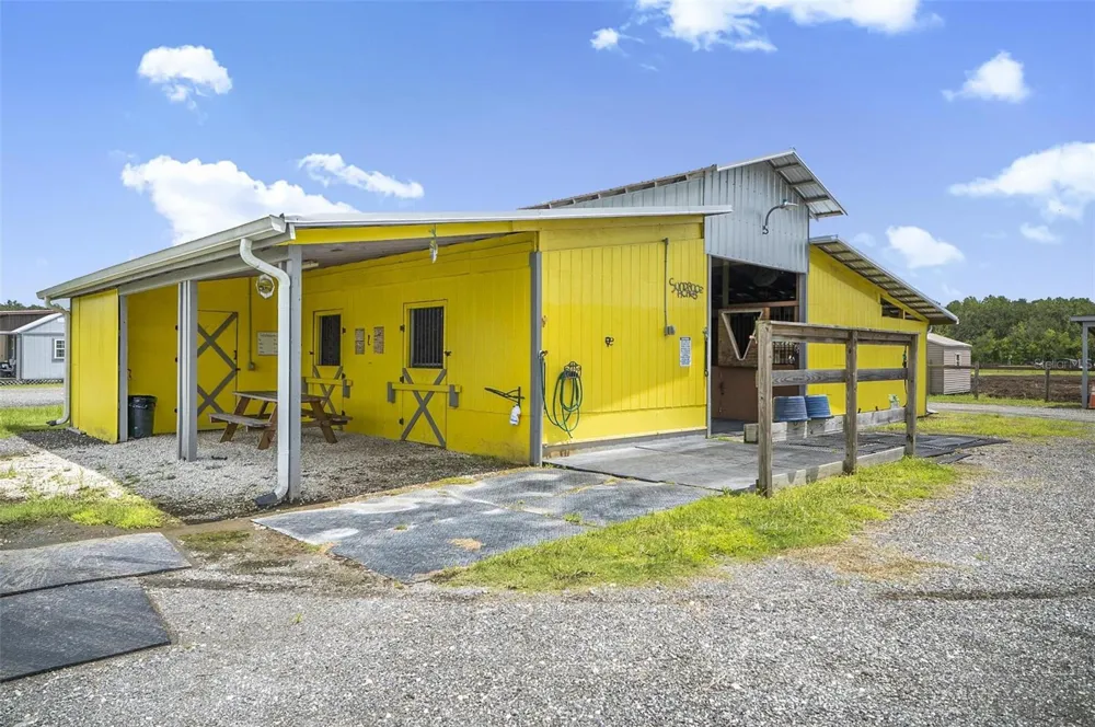 596 E COUNTY ROAD 90 Bunnell, FL 32110