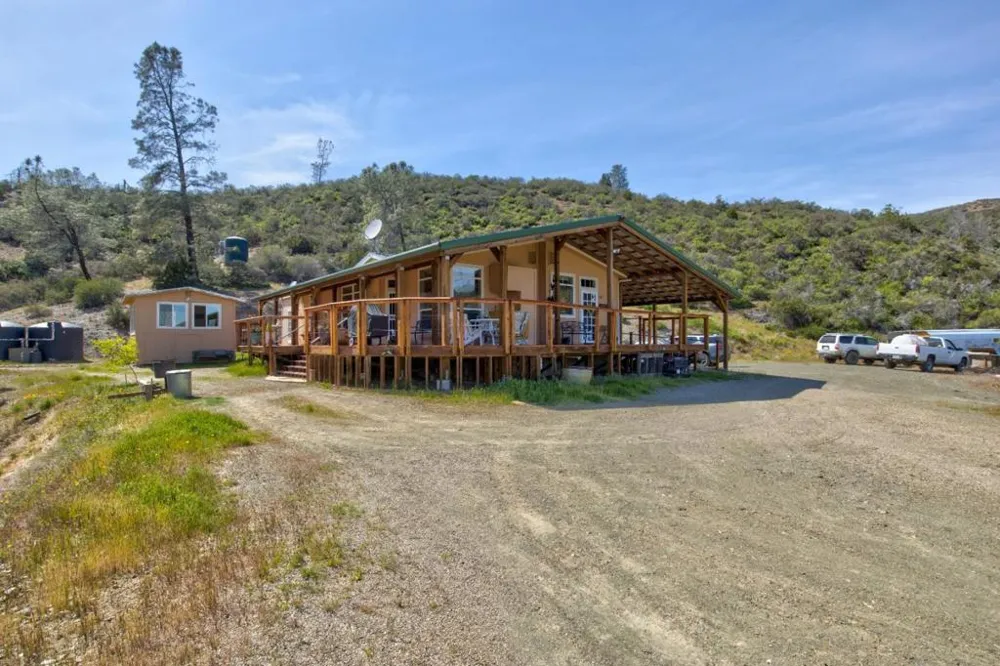 17997 Del Puerto Canyon Road Patterson, CA 95363