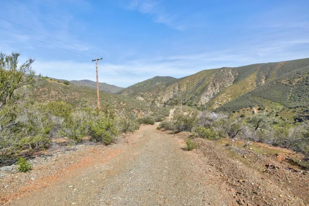 17997 Del Puerto Canyon Road Patterson, CA 95363