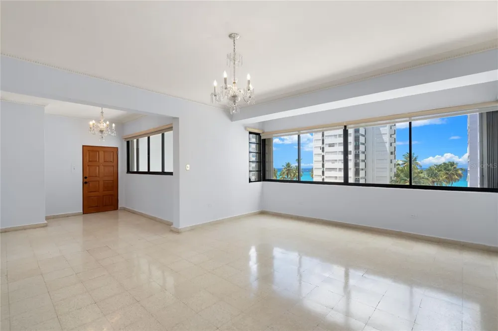 61 KINGS COURT #5E San Juan, PR 00911