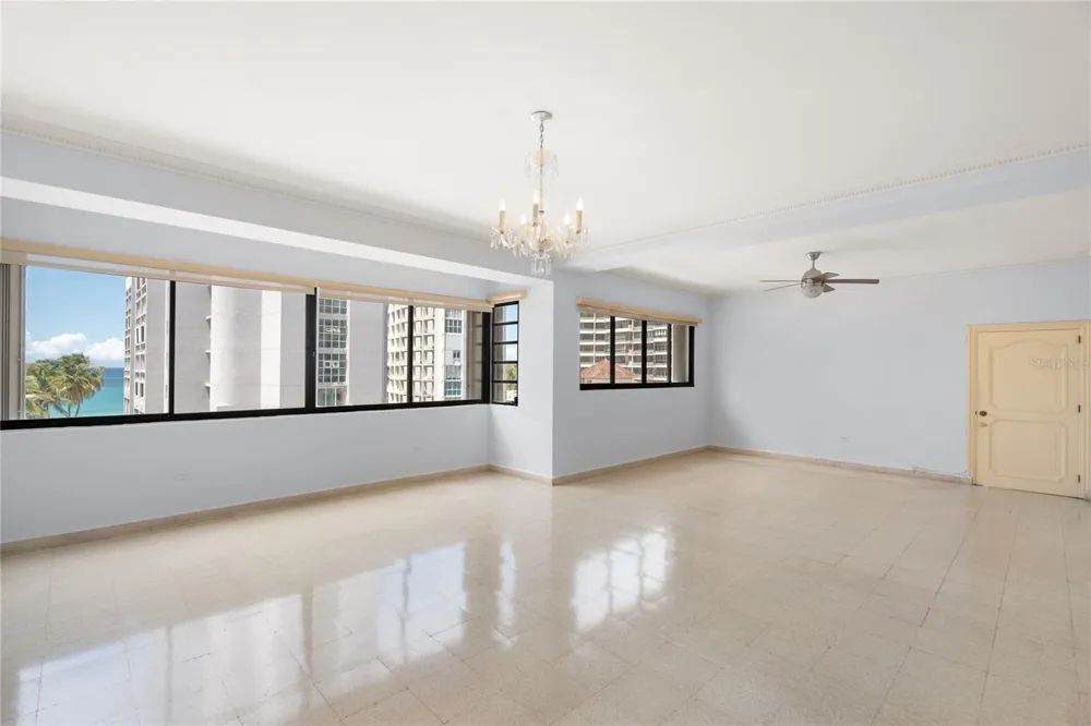 61 KINGS COURT #5E San Juan, PR 00911