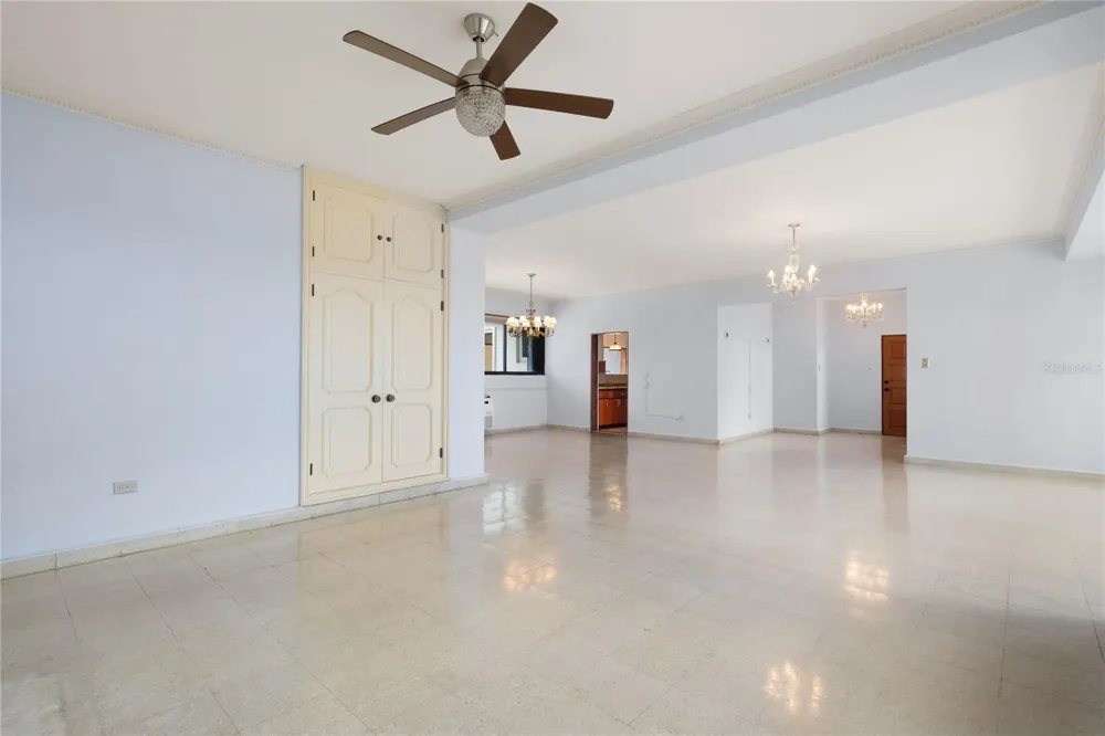 61 KINGS COURT #5E San Juan, PR 00911