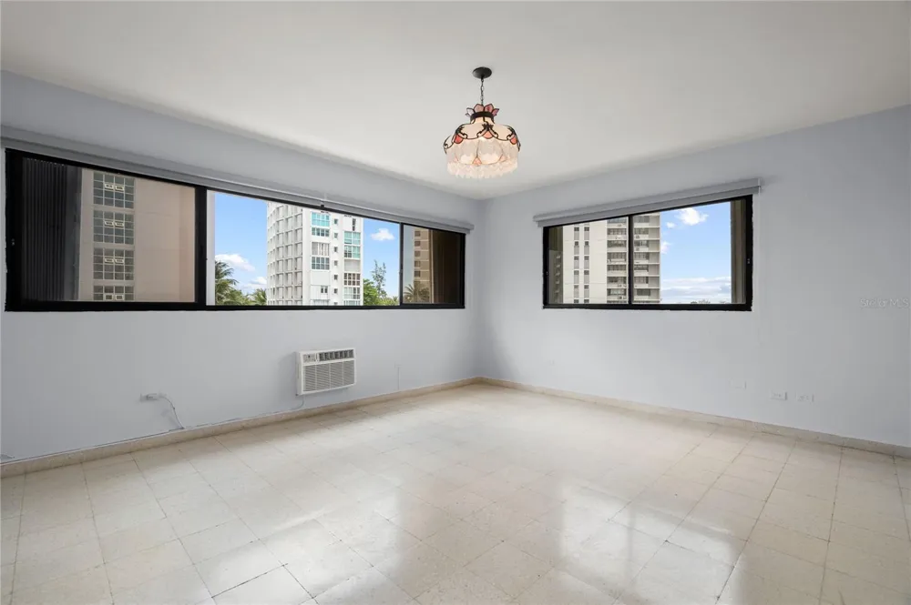 61 KINGS COURT #5E San Juan, PR 00911