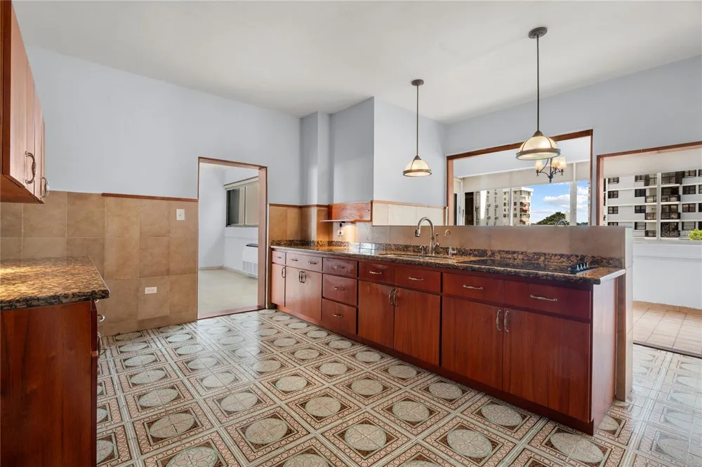 61 KINGS COURT #5E San Juan, PR 00911