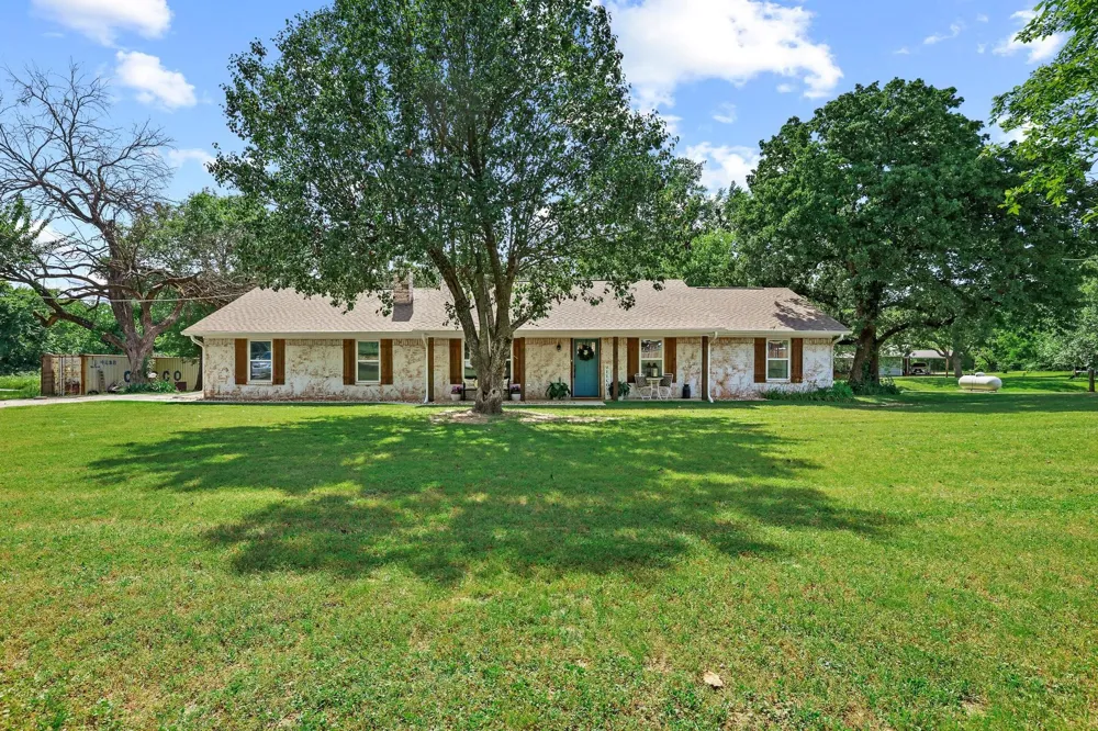 3353 County Road 2130 Telephone, TX 75488