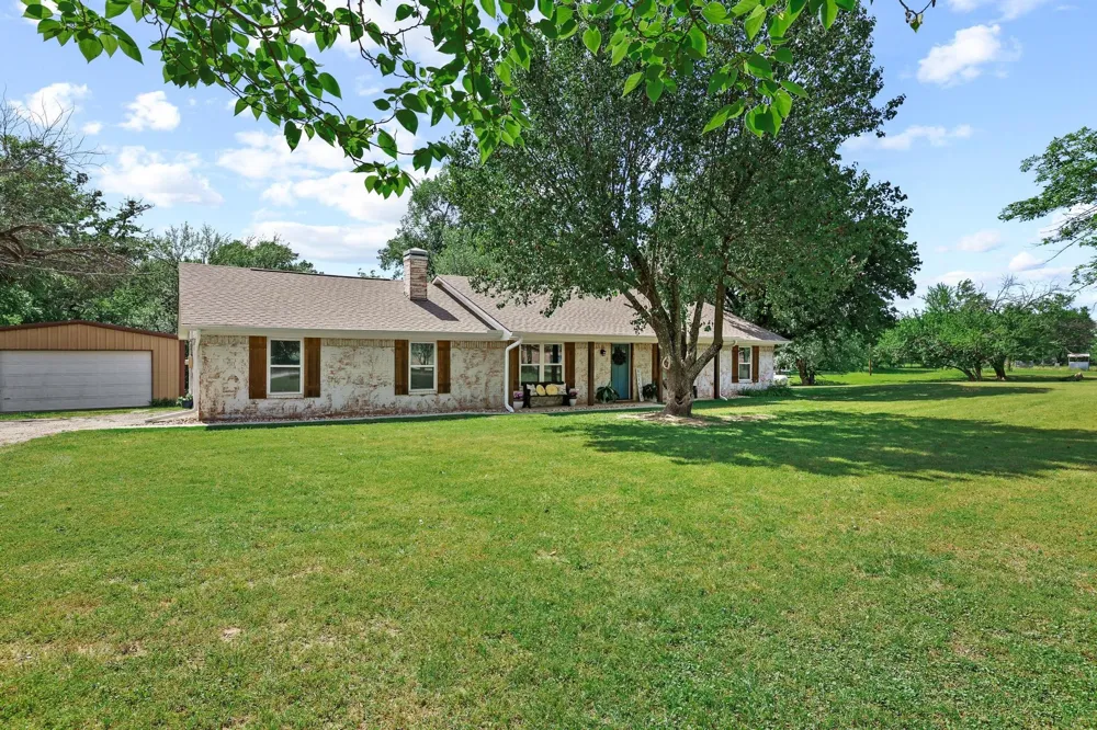 3353 County Road 2130 Telephone, TX 75488