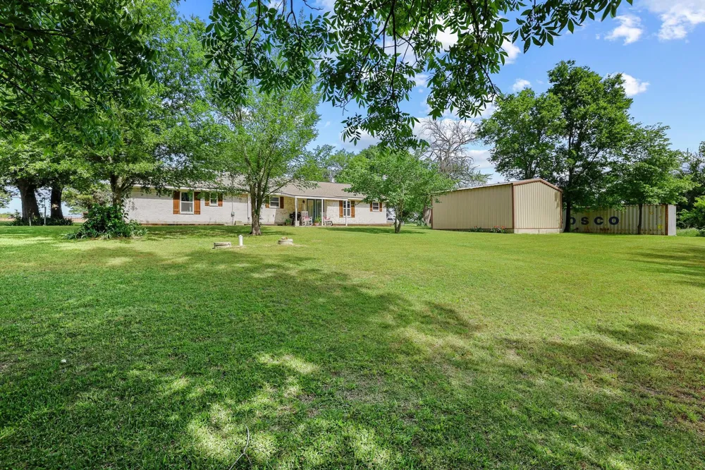3353 County Road 2130 Telephone, TX 75488