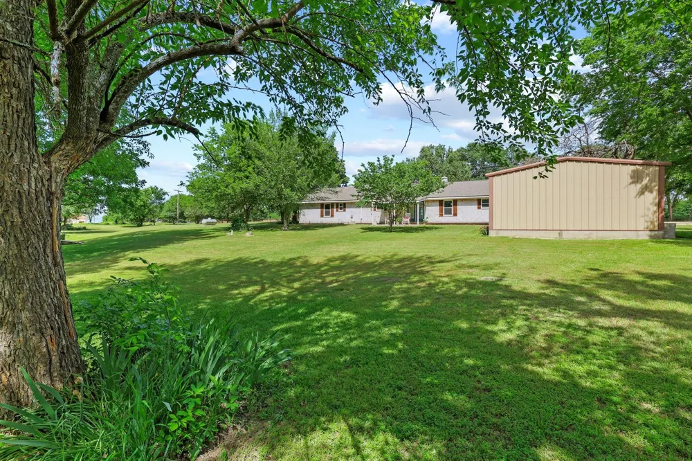 3353 County Road 2130 Telephone, TX 75488