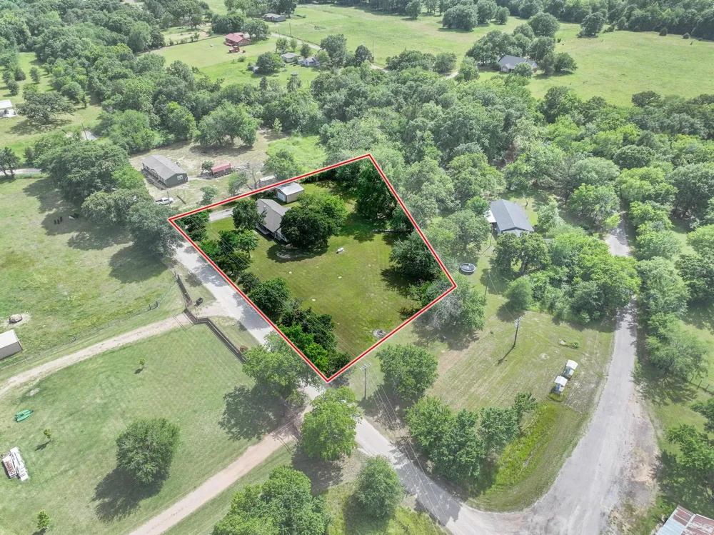 3353 County Road 2130 Telephone, TX 75488