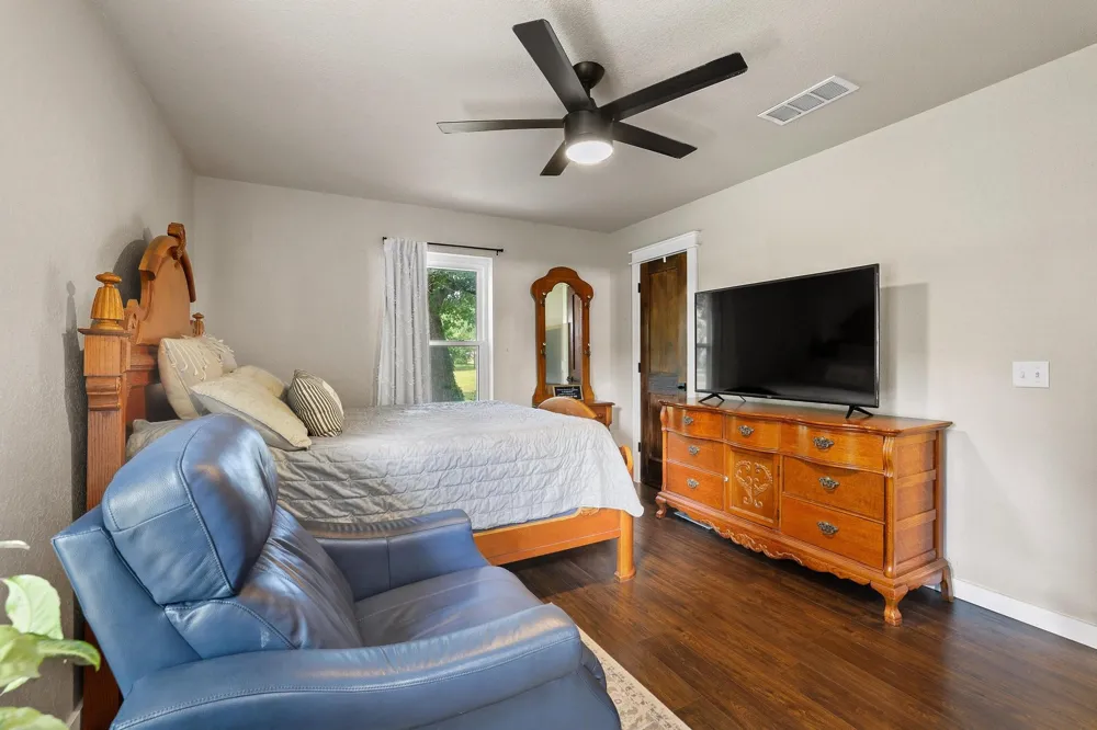 3353 County Road 2130 Telephone, TX 75488