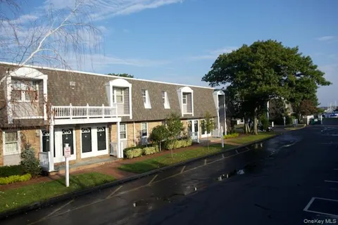 16 Mainsail Drive #1-16