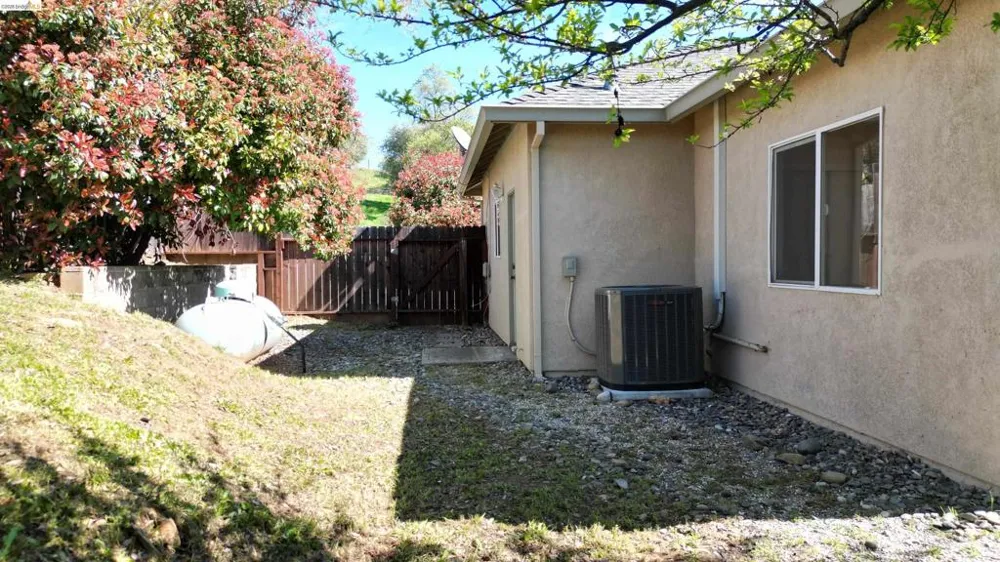 17800 Rolling Oaks Dr. Jamestown, CA 95327