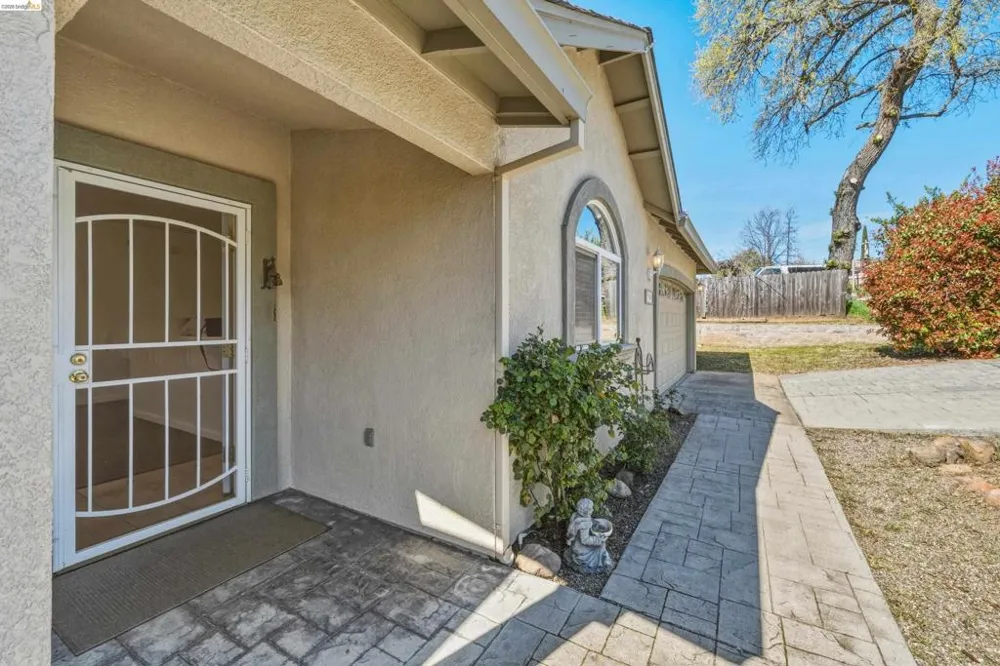 17800 Rolling Oaks Dr. Jamestown, CA 95327