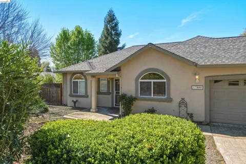 17800 Rolling Oaks Dr.