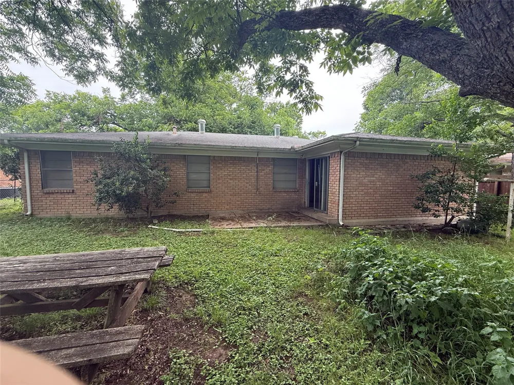 2402 W 5th Avenue Corsicana, TX 75110