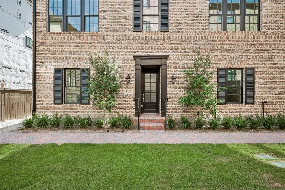 5033 Magnolia Circle Addison, TX 75001