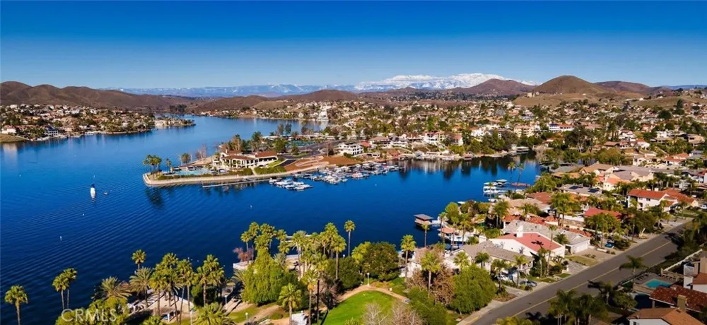 22376 W San Joaquin Canyon Lake, CA 92587