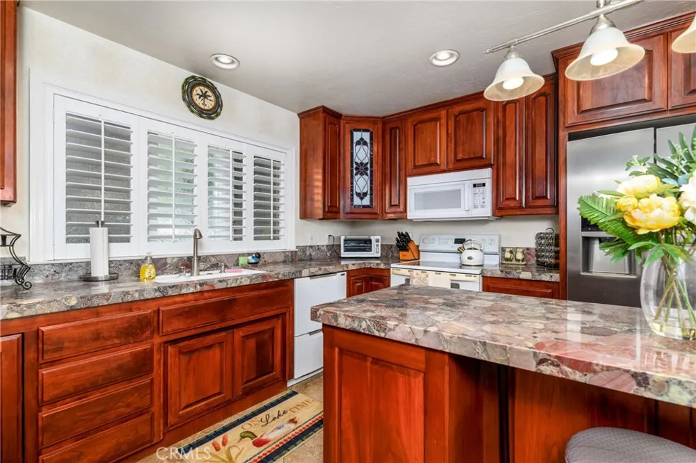 22376 W San Joaquin Canyon Lake, CA 92587