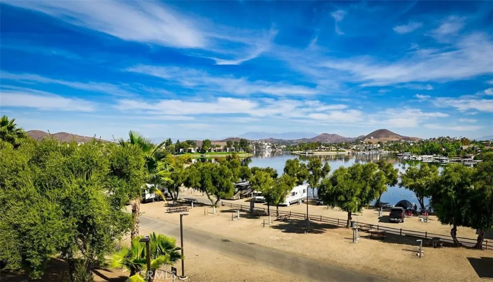 22376 W San Joaquin Canyon Lake, CA 92587
