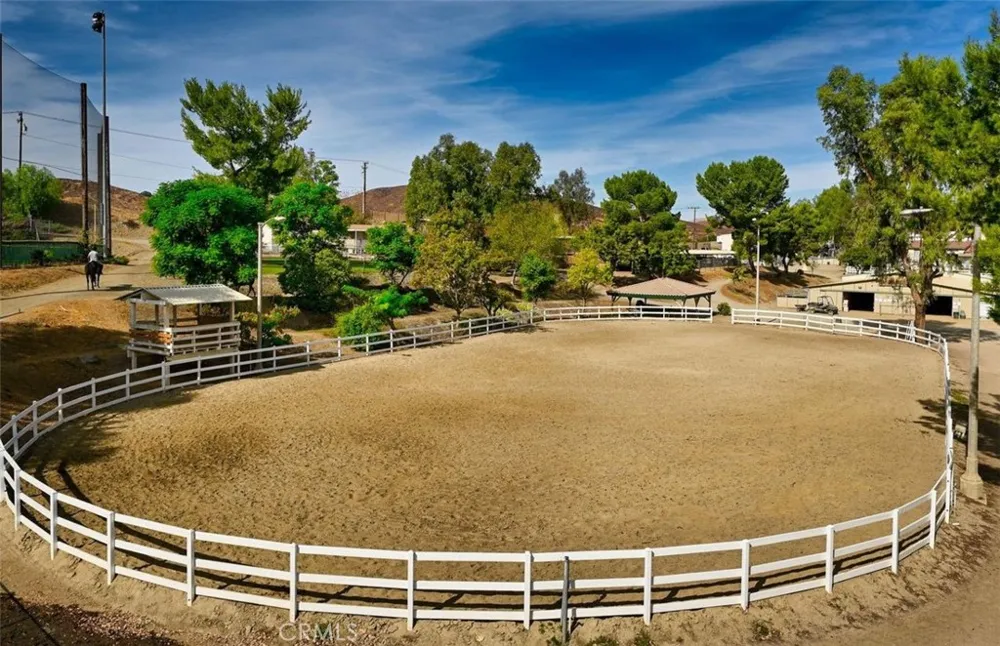 22376 W San Joaquin Canyon Lake, CA 92587