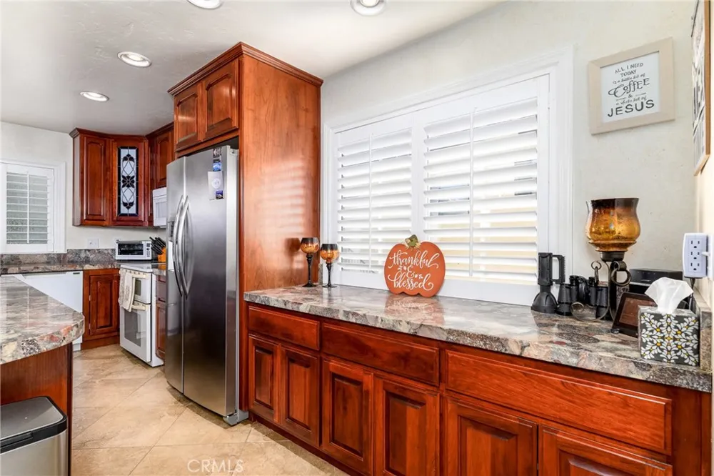 22376 W San Joaquin Canyon Lake, CA 92587