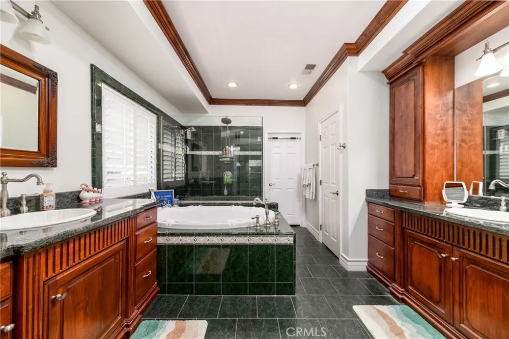 22376 W San Joaquin Canyon Lake, CA 92587