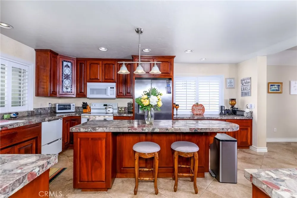 22376 W San Joaquin Canyon Lake, CA 92587