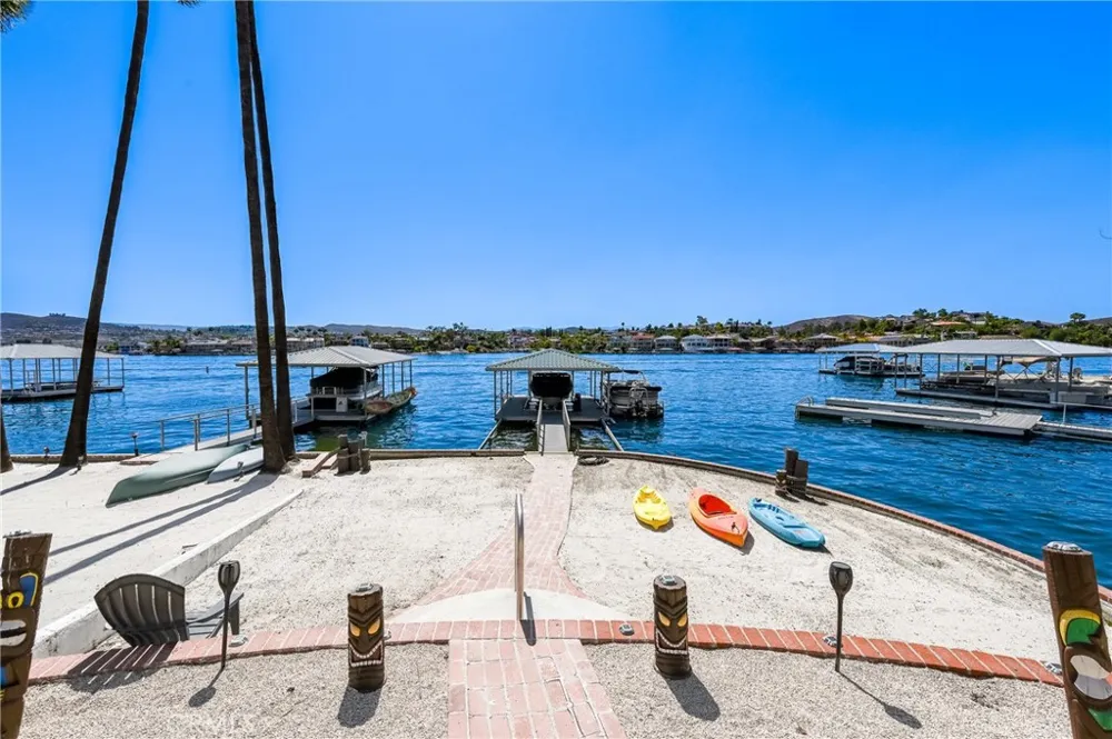 22376 W San Joaquin Canyon Lake, CA 92587
