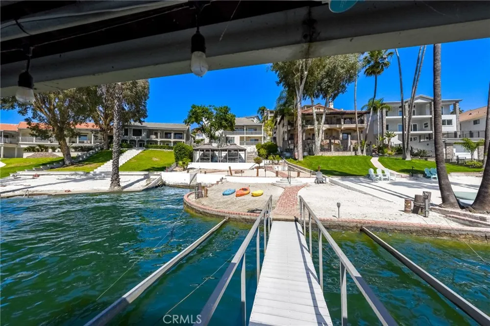 22376 W San Joaquin Canyon Lake, CA 92587