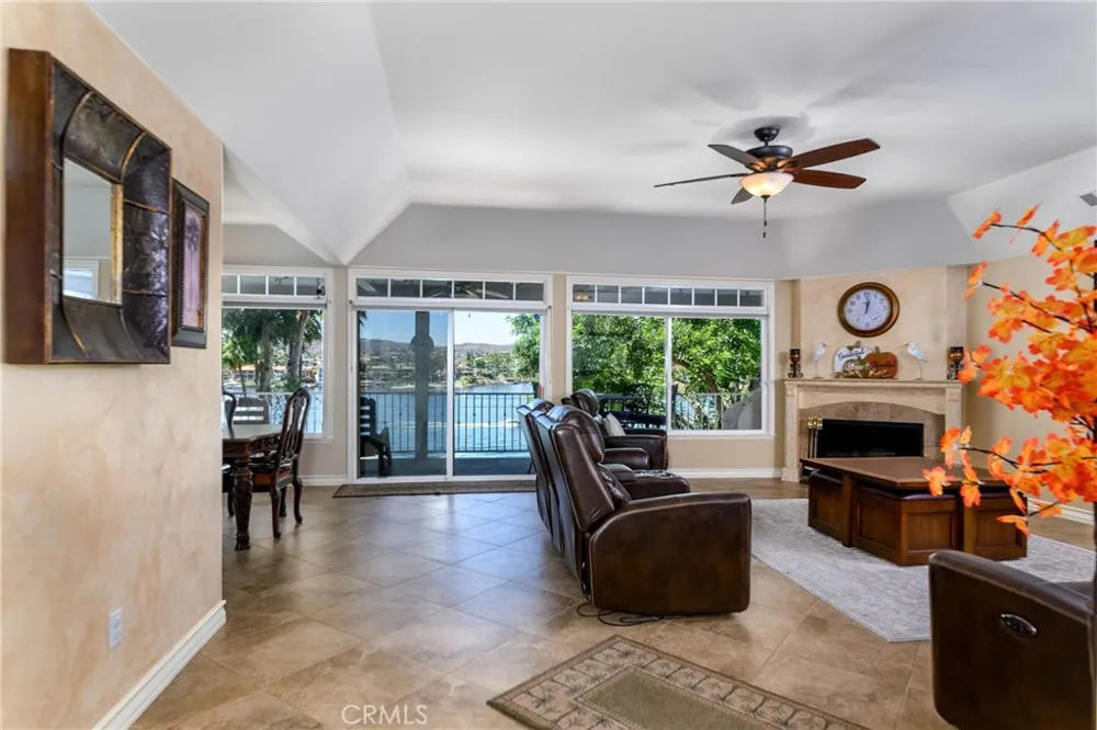 22376 W San Joaquin Canyon Lake, CA 92587