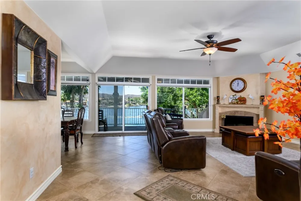 22376 W San Joaquin Canyon Lake, CA 92587